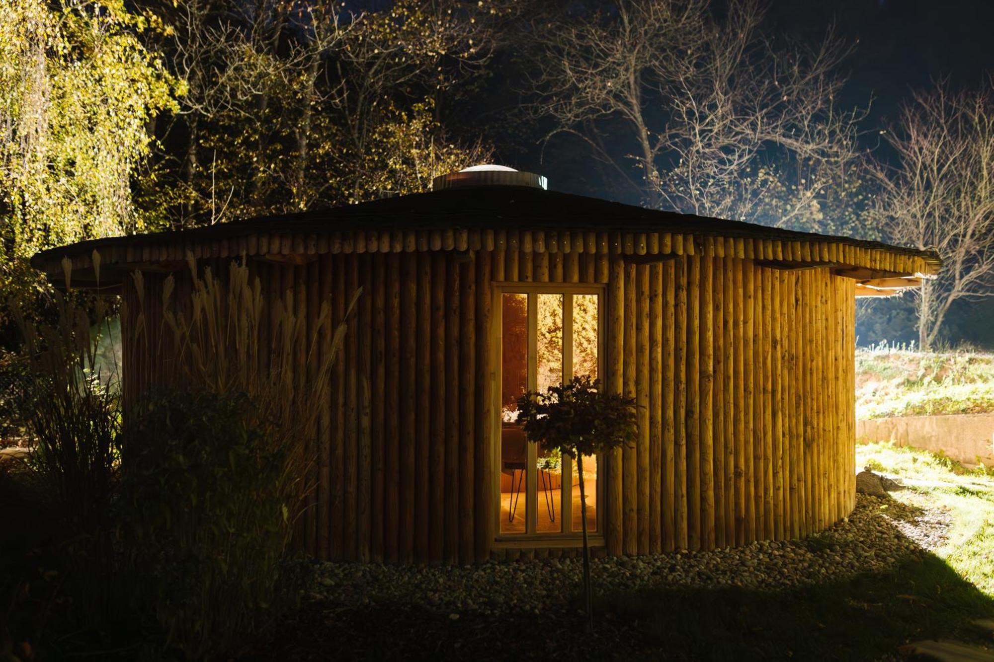 Glamp V Hluboke - Yurts And Wooden Houses Vsetín Kültér fotó